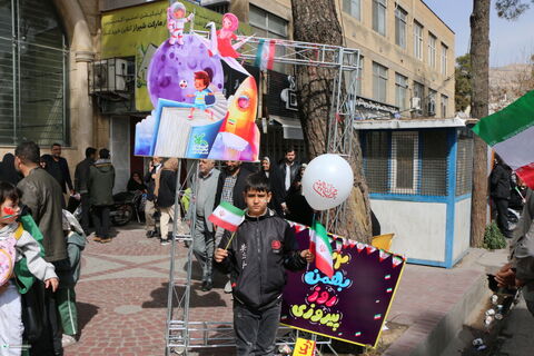 حضور کودکان و نوجوانان و کارکنان کانون فارس در راهپیمایی ۲۲ بهمن ۱۴۰۴ (۳)