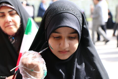 12حضور کودکان و نوجوانان و کارکنان کانون فارس در راهپیمایی ۲۲ بهمن ۱۴۰۴ (۳)