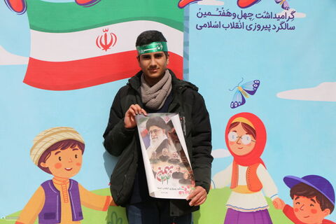 12حضور کودکان و نوجوانان و کارکنان کانون فارس در راهپیمایی ۲۲ بهمن ۱۴۰۴ (۳)