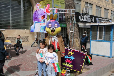 12حضور کودکان و نوجوانان و کارکنان کانون فارس در راهپیمایی ۲۲ بهمن ۱۴۰۴ (۳)