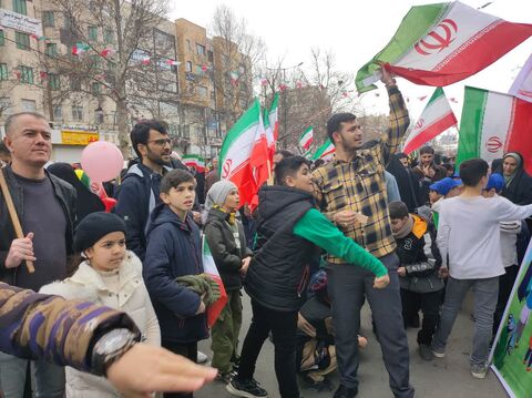 کانون البرز همراه با مردم در راهپیمایی باشکوه ۲۲ بهمن