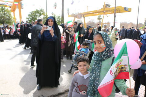 حضور کودکان و نوجوانان و کارکنان کانون فارس در راهپیمایی ۲۲ بهمن ۱۴۰۴ (۳)