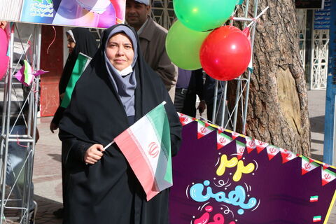 حضور کودکان و نوجوانان و کارکنان کانون فارس در راهپیمایی ۲۲ بهمن ۱۴۰۴ (۳)