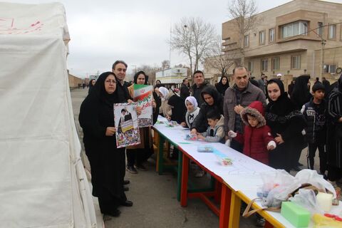 ایستگاه های فرهنگی هنری مراکز کانون پرورش فکری کودکان و نوجوانان شهرستان های استان آذربایجان غربی در مسیر راهپیمایی ۲۲ بهمن ۱۴۰۴