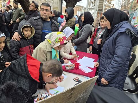 ایستگاه های فرهنگی هنری مراکز کانون پرورش فکری کودکان و نوجوانان شهرستان های استان آذربایجان غربی در مسیر راهپیمایی ۲۲ بهمن ۱۴۰۴