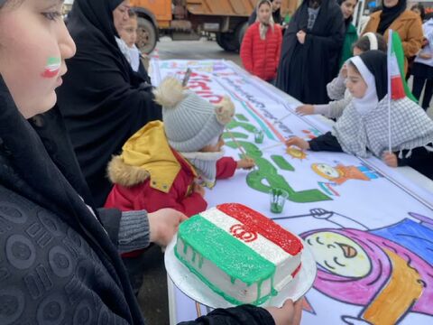 ایستگاه های فرهنگی هنری مراکز کانون پرورش فکری کودکان و نوجوانان شهرستان های استان آذربایجان غربی در مسیر راهپیمایی ۲۲ بهمن ۱۴۰۴