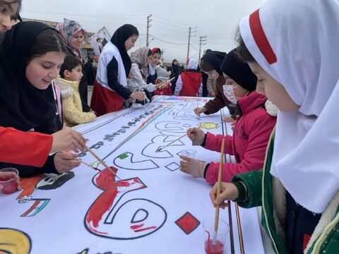 ایستگاه های فرهنگی هنری مراکز کانون پرورش فکری کودکان و نوجوانان شهرستان های استان آذربایجان غربی در مسیر راهپیمایی ۲۲ بهمن ۱۴۰۴