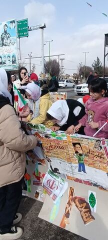 ایستگاه های فرهنگی هنری مراکز کانون پرورش فکری کودکان و نوجوانان شهرستان های استان آذربایجان غربی در مسیر راهپیمایی ۲۲ بهمن ۱۴۰۴