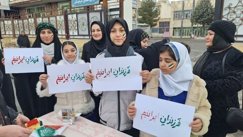 ایستگاه های فرهنگی هنری مراکز کانون پرورش فکری کودکان و نوجوانان شهرستان های استان آذربایجان غربی در مسیر راهپیمایی ۲۲ بهمن ۱۴۰۴