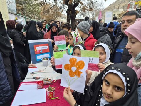 ایستگاه های فرهنگی هنری مراکز کانون پرورش فکری کودکان و نوجوانان شهرستان های استان آذربایجان غربی در مسیر راهپیمایی ۲۲ بهمن ۱۴۰۴
