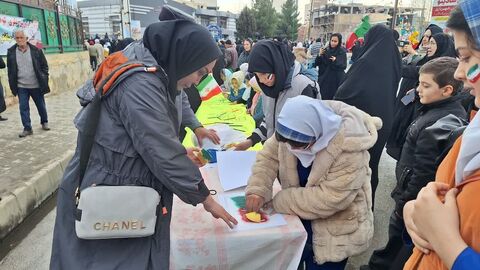 ایستگاه های فرهنگی هنری مراکز کانون پرورش فکری کودکان و نوجوانان شهرستان های استان آذربایجان غربی در مسیر راهپیمایی ۲۲ بهمن ۱۴۰۴