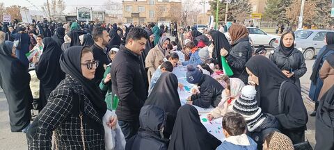 ایستگاه های فرهنگی هنری مراکز کانون پرورش فکری کودکان و نوجوانان شهرستان های استان آذربایجان غربی در مسیر راهپیمایی ۲۲ بهمن ۱۴۰۴