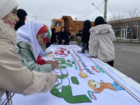 ایستگاه های فرهنگی هنری مراکز کانون پرورش فکری کودکان و نوجوانان شهرستان های استان آذربایجان غربی در مسیر راهپیمایی ۲۲ بهمن ۱۴۰۴