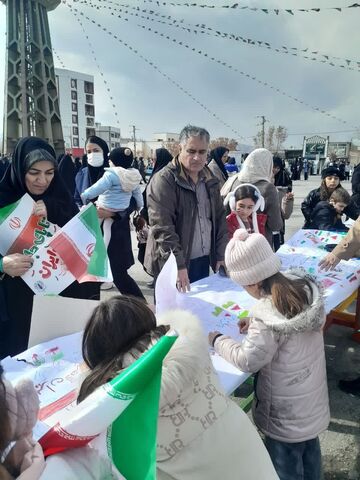 ایستگاه های فرهنگی هنری مراکز کانون پرورش فکری کودکان و نوجوانان شهرستان های استان آذربایجان غربی در مسیر راهپیمایی ۲۲ بهمن ۱۴۰۴