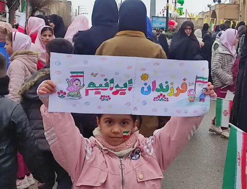 ایستگاه های فرهنگی هنری مراکز کانون پرورش فکری کودکان و نوجوانان شهرستان های استان آذربایجان غربی در مسیر راهپیمایی ۲۲ بهمن ۱۴۰۴