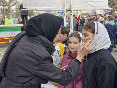 ایستگاه های فرهنگی هنری مراکز کانون پرورش فکری کودکان و نوجوانان شهرستان های استان آذربایجان غربی در مسیر راهپیمایی ۲۲ بهمن ۱۴۰۴