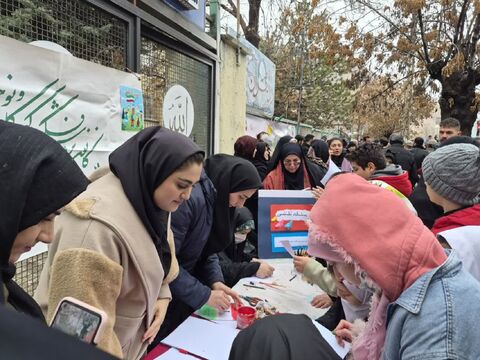 ایستگاه های فرهنگی هنری مراکز کانون پرورش فکری کودکان و نوجوانان شهرستان های استان آذربایجان غربی در مسیر راهپیمایی ۲۲ بهمن ۱۴۰۴