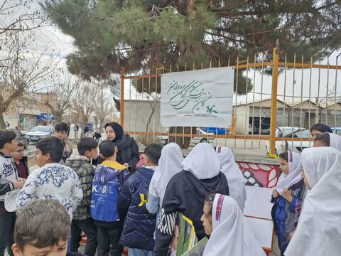 ایستگاه های فرهنگی هنری مراکز کانون پرورش فکری کودکان و نوجوانان شهرستان های استان آذربایجان غربی در مسیر راهپیمایی ۲۲ بهمن ۱۴۰۴