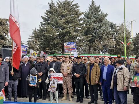 ایستگاه های فرهنگی هنری مراکز کانون پرورش فکری کودکان و نوجوانان شهرستان های استان آذربایجان غربی در مسیر راهپیمایی ۲۲ بهمن ۱۴۰۴