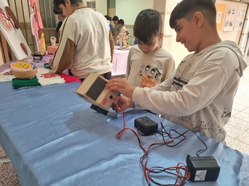 نمایشگاه آثار علمی و دستاوردهای انقلاب در مرکز سرپل ذهاب برگزار شد