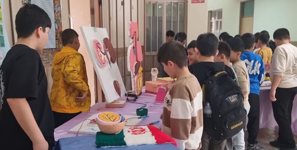 نمایشگاه آثار علمی و دستاوردهای انقلاب در مرکز سرپل ذهاب برگزار شد