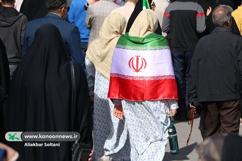 حضور کامیونت سیار کانون استان کرمان در راهپیمایی ۲۲ بهمن 1404