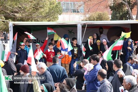 حضور کامیونت سیار کانون استان کرمان در راهپیمایی ۲۲ بهمن 1404