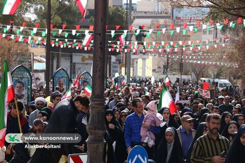 حضور کامیونت سیار کانون استان کرمان در راهپیمایی ۲۲ بهمن 1404