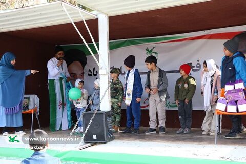 حضور کامیونت سیار کانون استان کرمان در راهپیمایی ۲۲ بهمن 1404