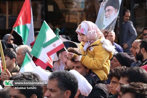 حضور کامیونت سیار کانون استان کرمان در راهپیمایی ۲۲ بهمن 1404