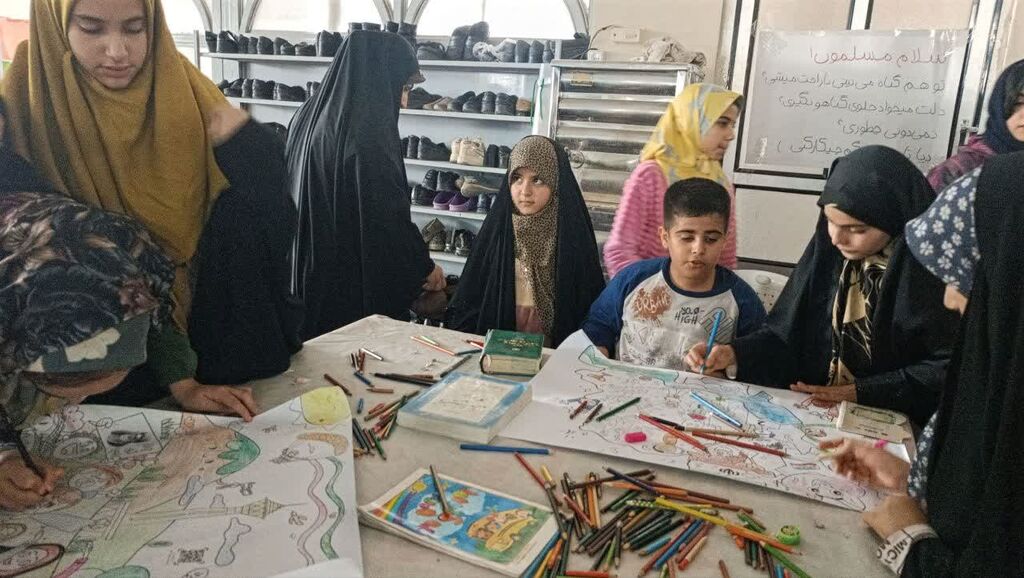 مسابقه نقاشی «بچه‌های ایران» در نماز جمعه کنگاور برگزار شد