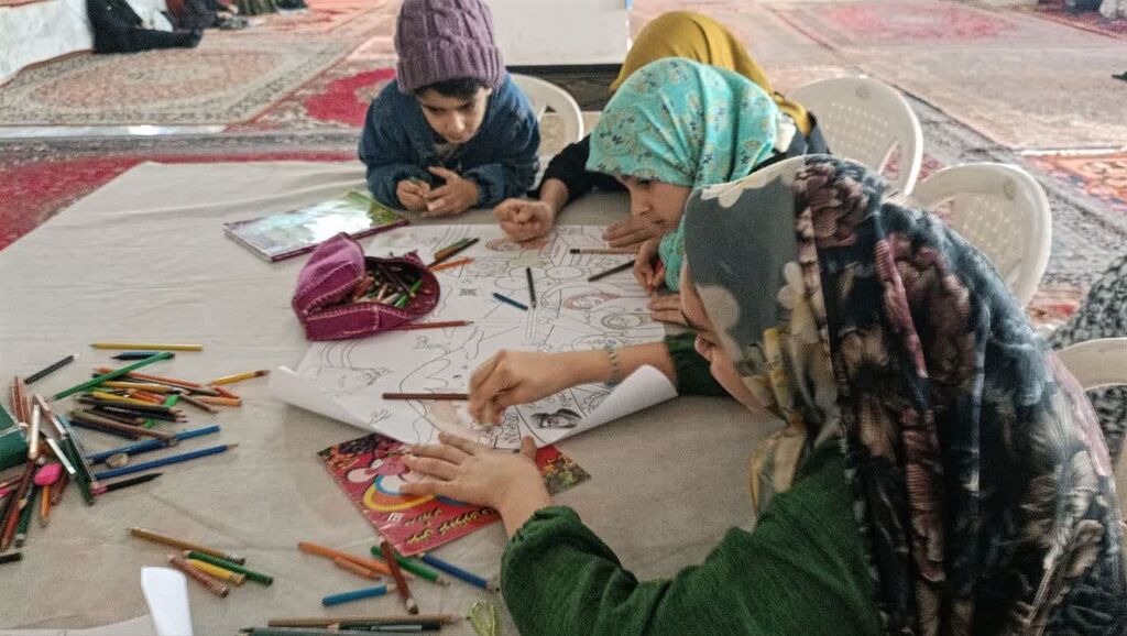 مسابقه نقاشی «بچه‌های ایران» در نماز جمعه کنگاور برگزار شد