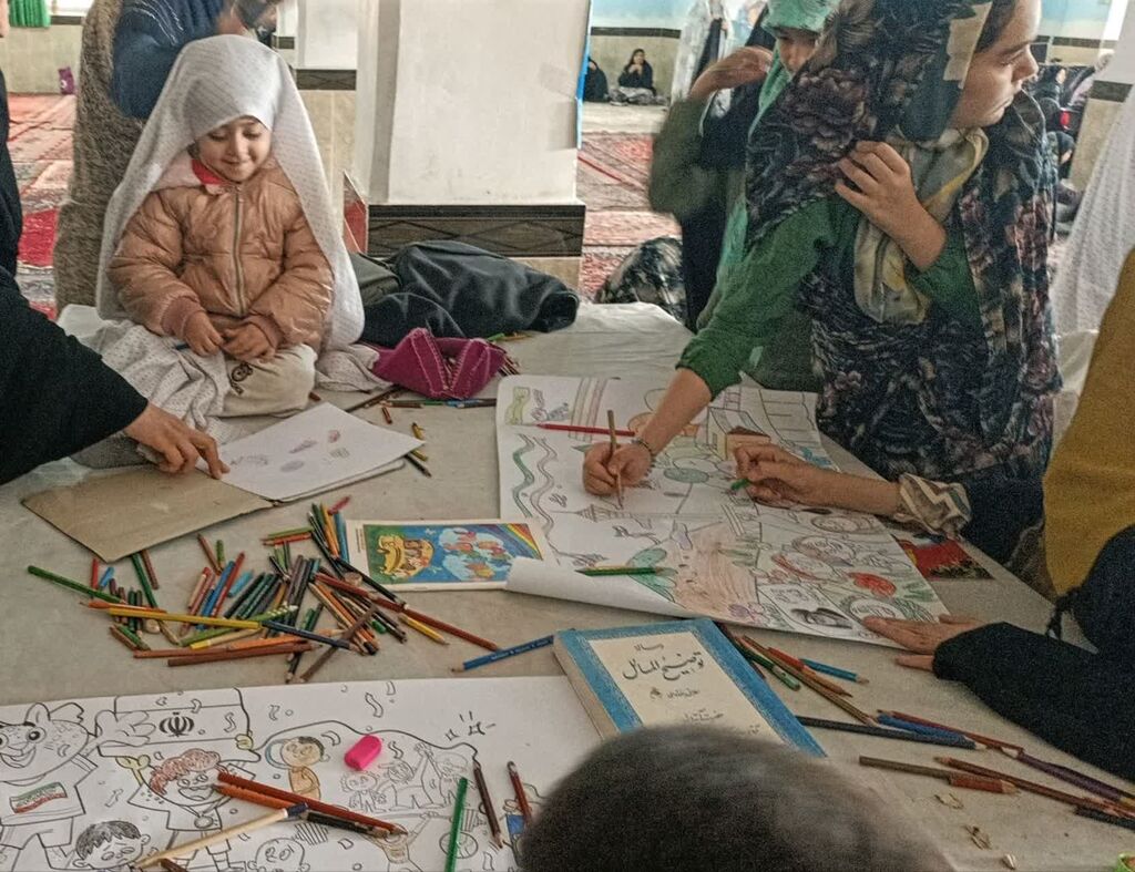 مسابقه نقاشی «بچههای ایران» در نماز جمعه کنگاور برگزار شد