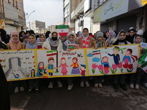 غرفه های مراکز  کانون آذربایجان شرقی در مسیر راهپیمایی یوم الله 22 بهمن 1404