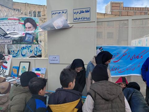 غرفه های مراکز  کانون آذربایجان شرقی در مسیر راهپیمایی یوم الله 22 بهمن 1404