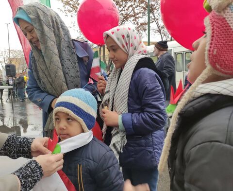 غرفه های مراکز  کانون آذربایجان شرقی در مسیر راهپیمایی یوم الله 22 بهمن 1404