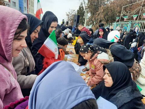 غرفه های مراکز  کانون آذربایجان شرقی در مسیر راهپیمایی یوم الله 22 بهمن 1404