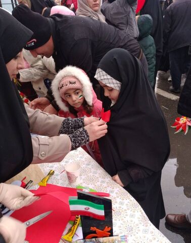 غرفه های مراکز  کانون آذربایجان شرقی در مسیر راهپیمایی یوم الله 22 بهمن 1404