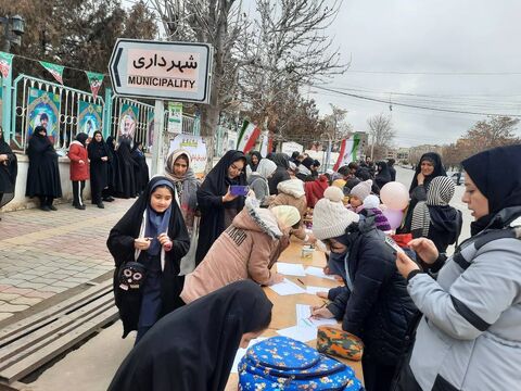 غرفه های مراکز  کانون آذربایجان شرقی در مسیر راهپیمایی یوم الله 22 بهمن 1404