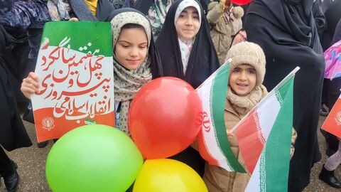 حضور پرشور کانون زنجان در راهپیمایی ۲۲ بهمن؛ شادی، هنر و هویت انقلابی در کنار مردم