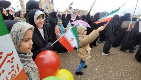 حضور پرشور کانون زنجان در راهپیمایی ۲۲ بهمن؛ شادی، هنر و هویت انقلابی در کنار مردم