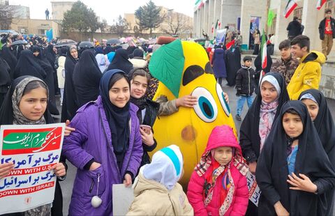 حضور پرشور کانون زنجان در راهپیمایی ۲۲ بهمن؛ شادی، هنر و هویت انقلابی در کنار مردم