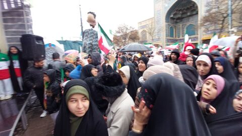 حضور پرشور کانون زنجان در راهپیمایی ۲۲ بهمن؛ شادی، هنر و هویت انقلابی در کنار مردم