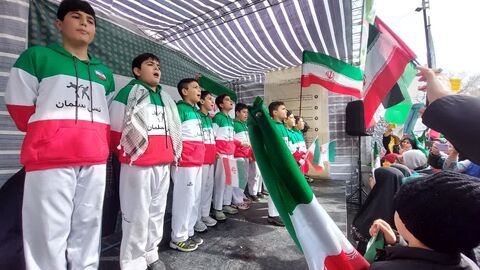 حضور پرشور کانون زنجان در راهپیمایی ۲۲ بهمن؛ شادی، هنر و هویت انقلابی در کنار مردم