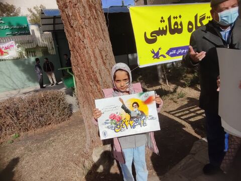 برپایی ایستگاه نقاشی در مسیر راهپیمایی 22 بهمن در کاشمر