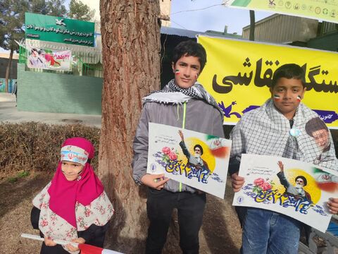 برپایی ایستگاه نقاشی در مسیر راهپیمایی 22 بهمن در کاشمر