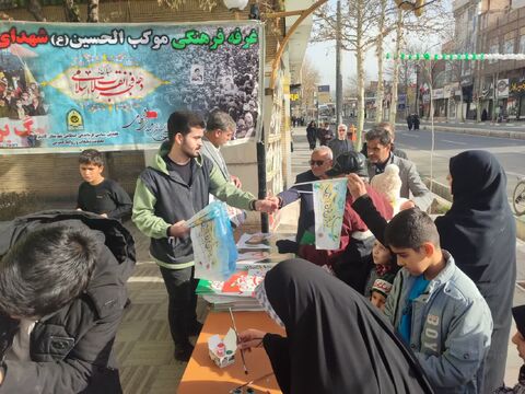 برپایی ایستگاه نقاشی در مسیر راهپیمایی 22 بهمن در کاشمر