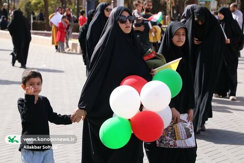 حضور کامیونت سیار کانون استان کرمان در راهپیمایی ۲۲ بهمن ۱۴۰۴