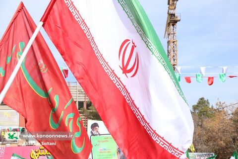 حضور کامیونت سیار کانون استان کرمان در راهپیمایی ۲۲ بهمن ۱۴۰۴