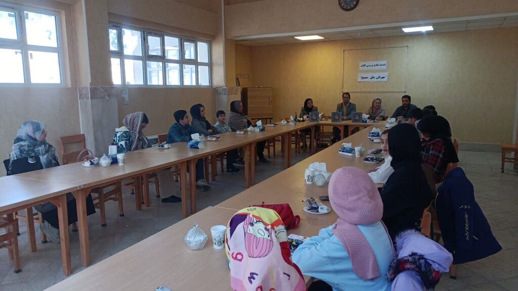 نقد و بررسی کتاب «مهربان مثل مسیح» در بروجرد لرستان برگزار شد